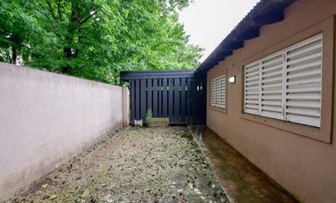 CASA 3 DORMITORIOSEN VENTA CITY BELL PILETA