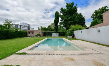 CASA 3 DORMITORIOSEN VENTA CITY BELL PILETA