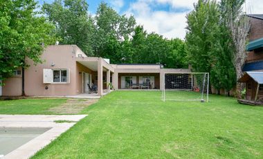 CASA 3 DORMITORIOSEN VENTA CITY BELL PILETA