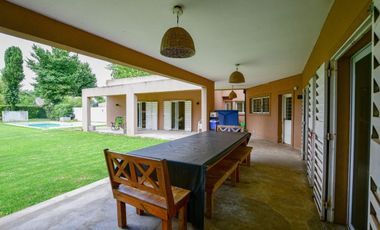CASA 3 DORMITORIOSEN VENTA CITY BELL PILETA