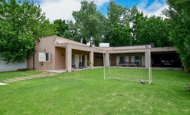 CASA 3 DORMITORIOSEN VENTA CITY BELL PILETA