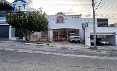 Casa en Lomas Universidad