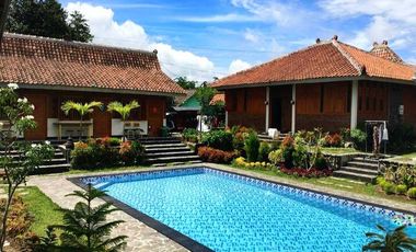 Dijual Rumah Etnik Joglo Luas Ada Kolam Renang  Dekat Kampus UII Yogya