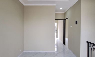 Rumah Cilodong 2 Lantai Siap Huni Dekat Alun alun GDC Akses Pinggir Jalan Utama