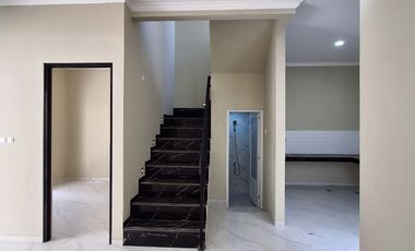 Rumah Cilodong 2 Lantai Siap Huni Dekat Alun alun GDC Akses Pinggir Jalan Utama