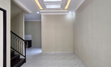 Rumah Cilodong 2 Lantai Siap Huni Dekat Alun alun GDC Akses Pinggir Jalan Utama