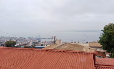 TERRENO PLANO CON CASA PARA MEJORAR VISTA AL MAR