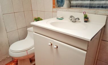 TERRENO PLANO CON CASA PARA MEJORAR VISTA AL MAR