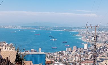 TERRENO PLANO CON CASA PARA MEJORAR VISTA AL MAR