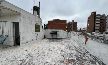 PROPIEDAD CENTRICA EN PLANTA ALTA CON LOCAL COMERCIAL