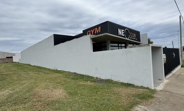 INVERSORES SE VENDE SALON EN ORO VERDE