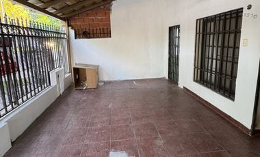 VENTA - CASA ZONA AV EJERCITO Y GUTIERREZ