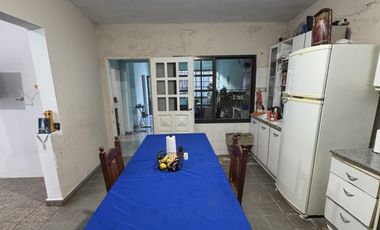 VENTA - CASA ZONA AV EJERCITO Y GUTIERREZ