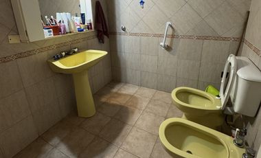 VENTA - CASA ZONA AV EJERCITO Y GUTIERREZ