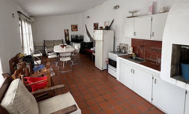CASA CENTRICA CALLE LA RIOJA Y URUGUAY