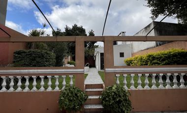 CASA CENTRICA CALLE LA RIOJA Y URUGUAY