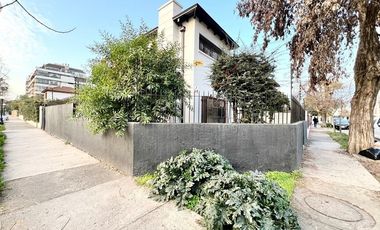 Casa Esquina 4D 3B 2E 220 m2 terreno