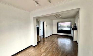 Casa Esquina 4D 3B 2E 220 m2 terreno
