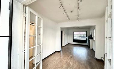 Casa Esquina 4D 3B 2E 220 m2 terreno