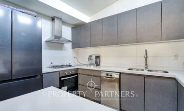 En venta amplia casa, excelente conectividad