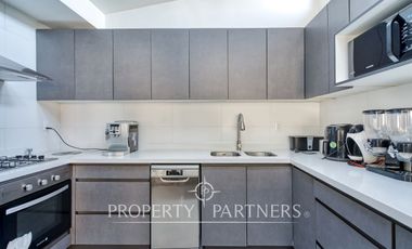 En venta amplia casa, excelente conectividad