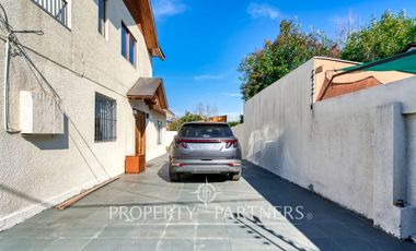 En venta amplia casa, excelente conectividad