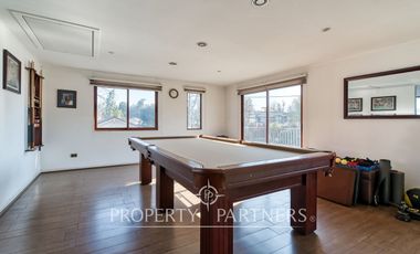 En venta amplia casa, excelente conectividad