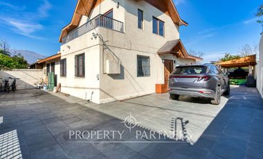 En venta amplia casa, excelente conectividad