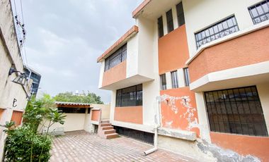 Casa o terreno en  venta. Jipijapa. Junto a Río Centro Shopping.