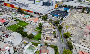 Casa o terreno en  venta. Jipijapa. Junto a Río Centro Shopping.