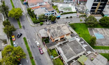 Casa o terreno en  venta. Jipijapa. Junto a Río Centro Shopping.