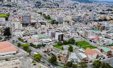 Casa o terreno en  venta. Jipijapa. Junto a Río Centro Shopping.