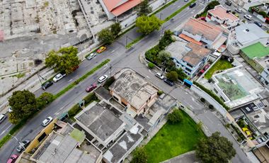 Casa o terreno en  venta. Jipijapa. Junto a Río Centro Shopping.