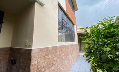 Casa o terreno en  venta. Jipijapa. Junto a Río Centro Shopping.