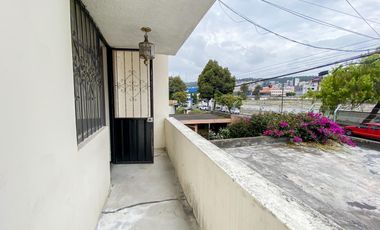 Casa o terreno en  venta. Jipijapa. Junto a Río Centro Shopping.