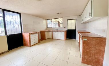 Casa o terreno en  venta. Jipijapa. Junto a Río Centro Shopping.