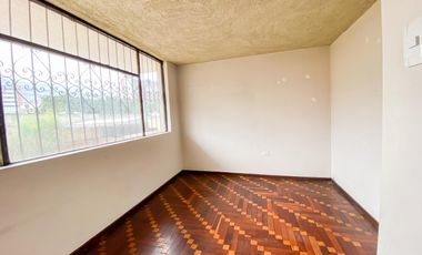 Casa o terreno en  venta. Jipijapa. Junto a Río Centro Shopping.
