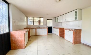 Casa o terreno en  venta. Jipijapa. Junto a Río Centro Shopping.