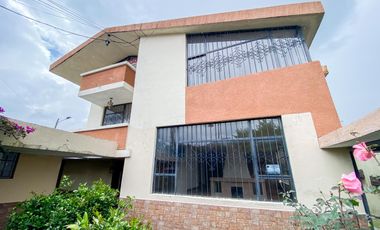 Casa o terreno en  venta. Jipijapa. Junto a Río Centro Shopping.