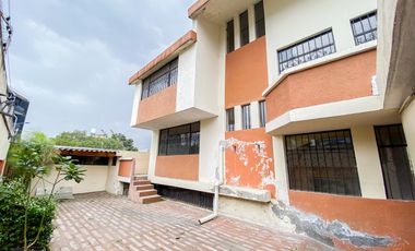 Casa o terreno en  venta. Jipijapa. Junto a Río Centro Shopping.