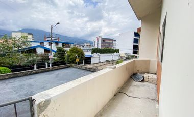 Casa o terreno en  venta. Jipijapa. Junto a Río Centro Shopping.