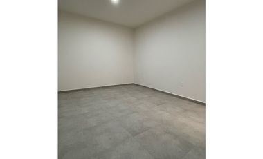 SE RENTA HERMOSA CASA NUEVA DENTRO DE RESIDENCIAL BURGOS