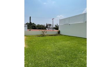 SE RENTA HERMOSA CASA NUEVA DENTRO DE RESIDENCIAL BURGOS