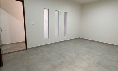 SE RENTA HERMOSA CASA NUEVA DENTRO DE RESIDENCIAL BURGOS