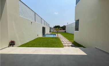 SE RENTA HERMOSA CASA NUEVA DENTRO DE RESIDENCIAL BURGOS