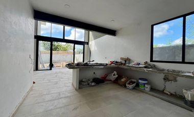 CASA EN VENTA UBICADA EN MAEBA CONKAL CON ALBERCA Y 3 HABITACIONES