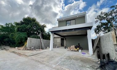 CASA EN VENTA UBICADA EN MAEBA CONKAL CON ALBERCA Y 3 HABITACIONES