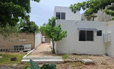 Casa en venta en Leandro Valle terreno de 690 M2 Mérida