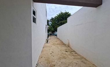 Casa en venta en Leandro Valle terreno de 690 M2 Mérida