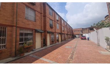 CASA CONJ. FONTIBON PLAZA - BARRIO EL RUBI